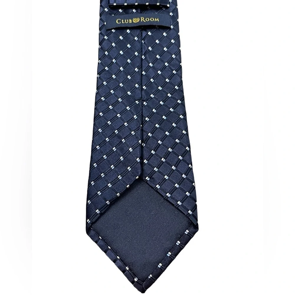 🔥👔CLUB ROOM 100% silk tie.  Navy with white & silver. Mint condition‼️